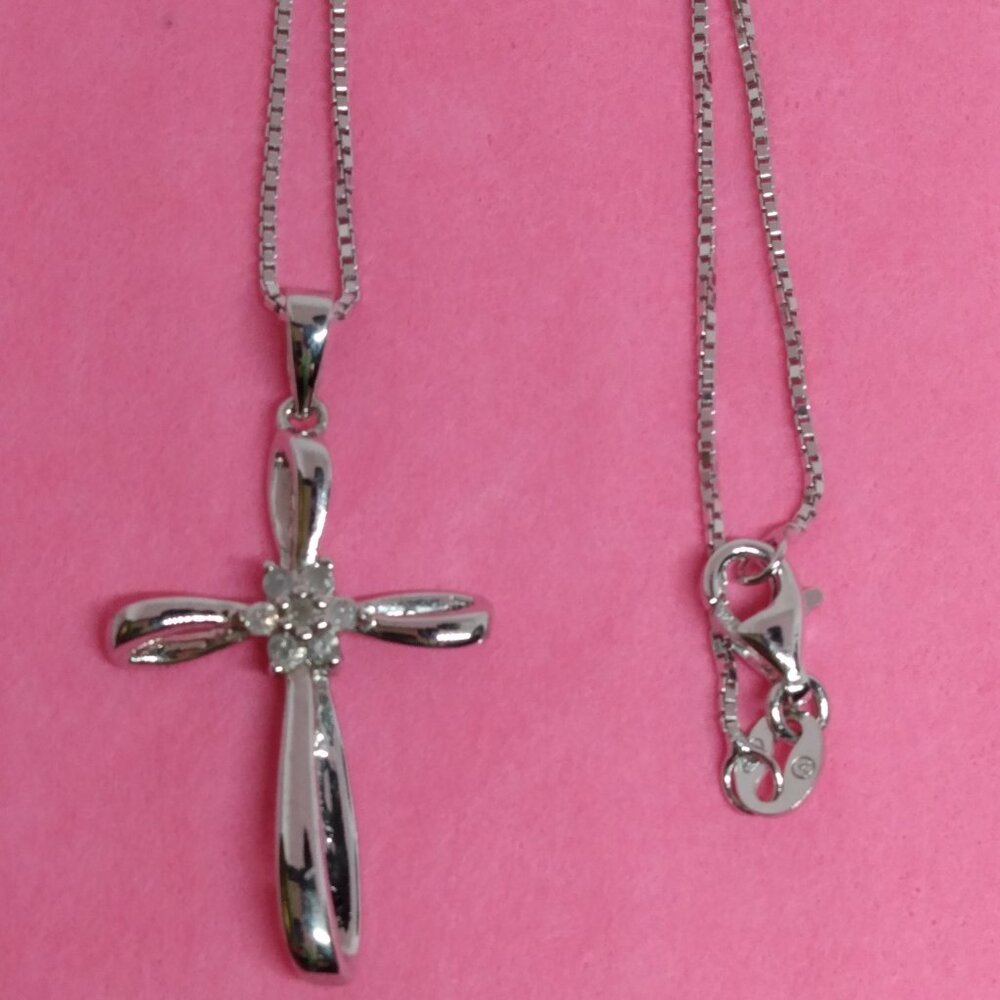 silver diamond cross,with box chain!